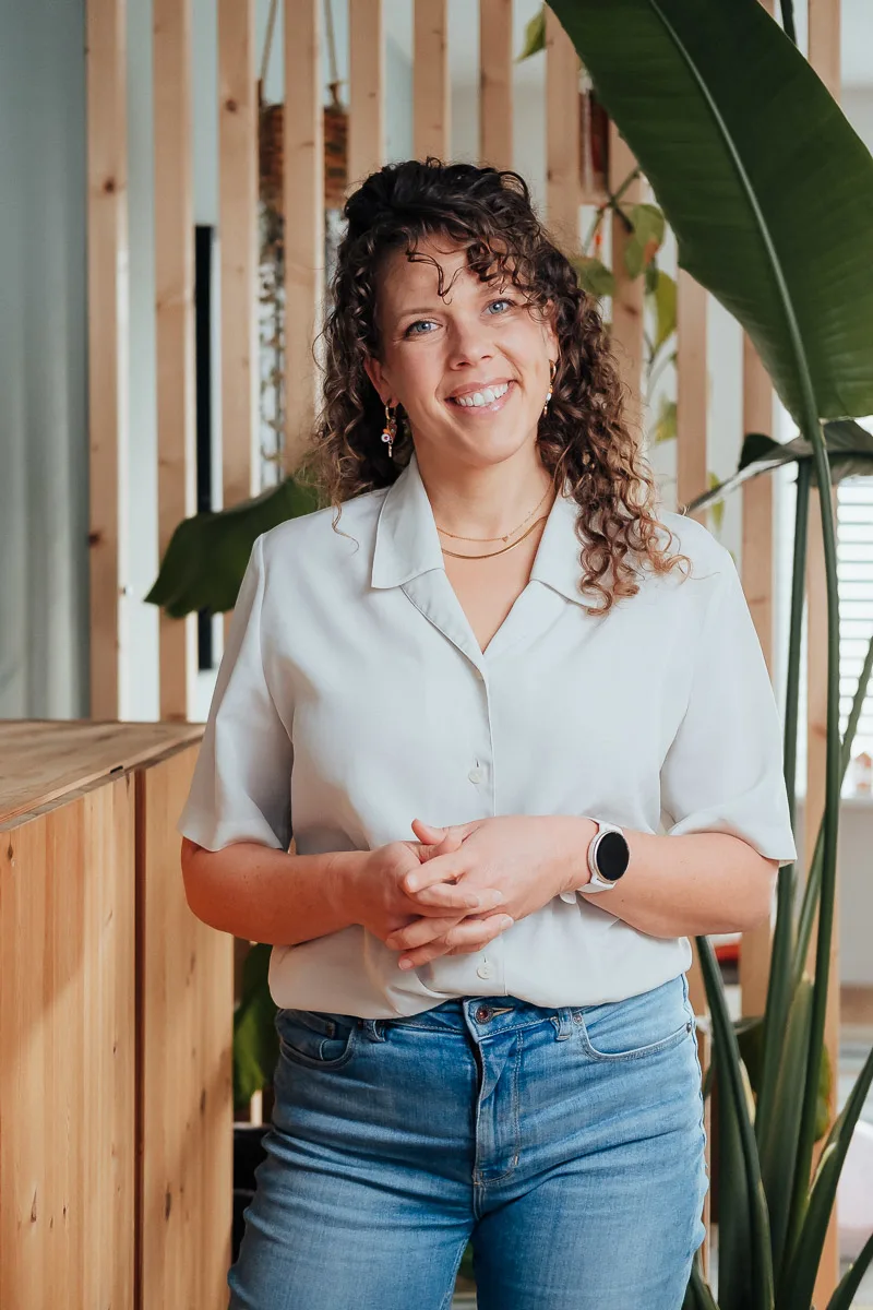 Marloes Selles in gesprek tijdens een training